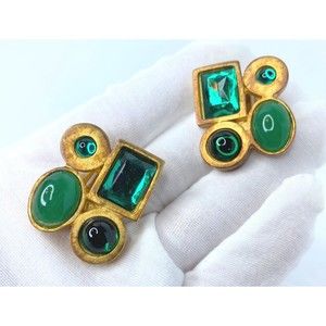 Vintage 1980’s Signed Robin Clip On Earrings Matte Gold Tone w/Emerald Green